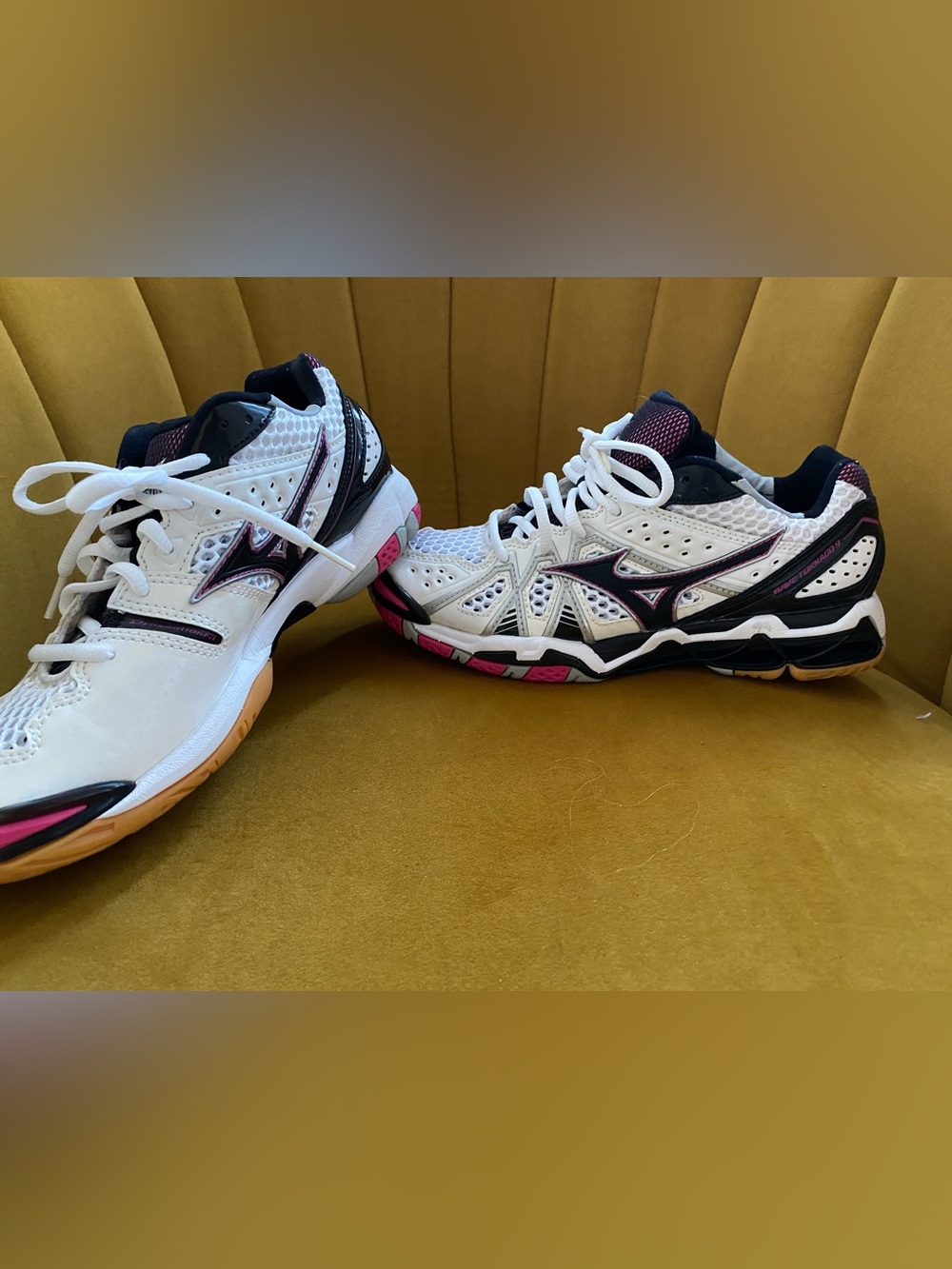 Mizuno Wave Tornado 9 volleyball shoes size 8 womens like new